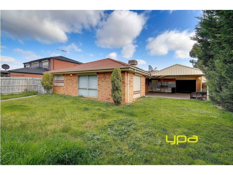 18 Colchester Circuit, Roxburgh Park VIC 3064