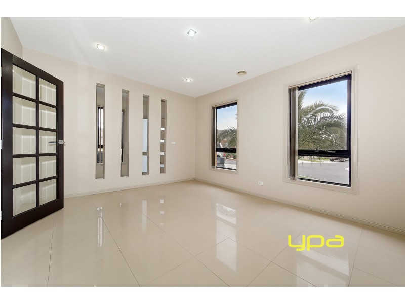 5 Amalfi Court, Roxburgh Park VIC 3064