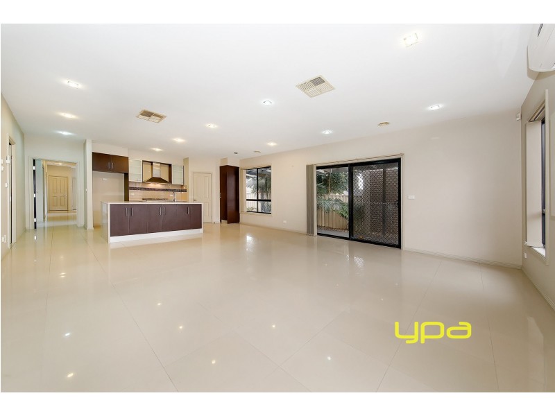 5 Amalfi Court, Roxburgh Park VIC 3064