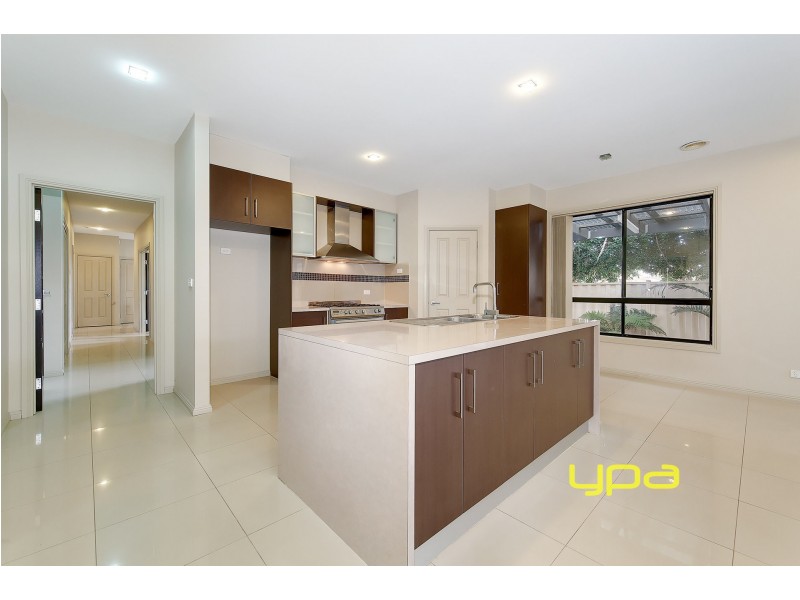 5 Amalfi Court, Roxburgh Park VIC 3064