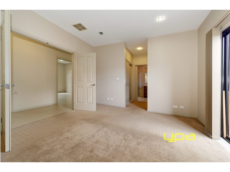 5 Amalfi Court, Roxburgh Park VIC 3064