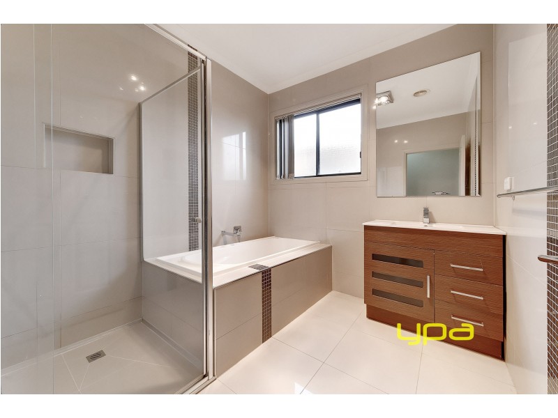 5 Amalfi Court, Roxburgh Park VIC 3064