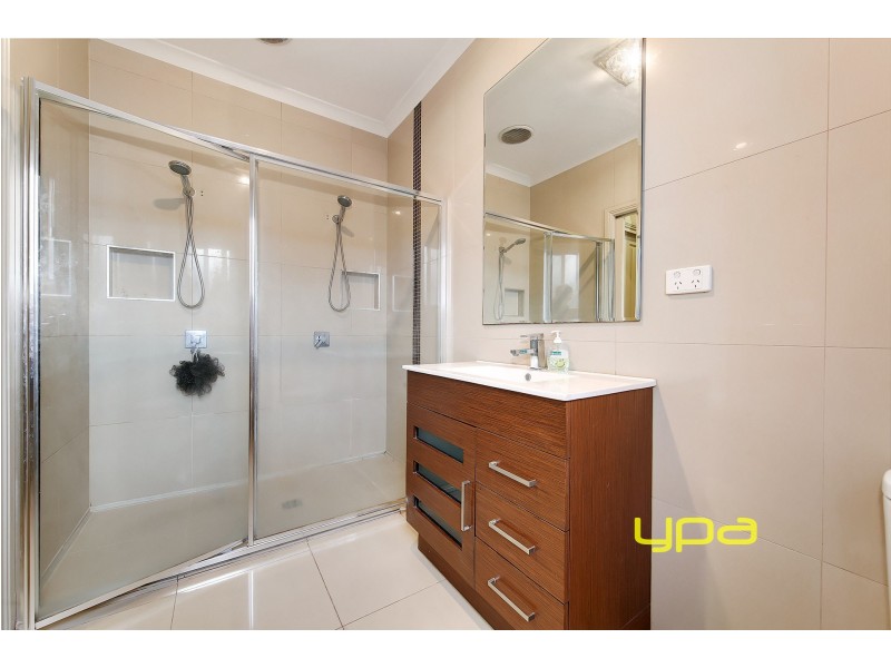 5 Amalfi Court, Roxburgh Park VIC 3064