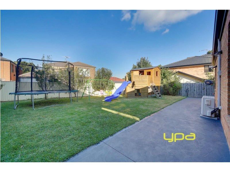 5 Amalfi Court, Roxburgh Park VIC 3064