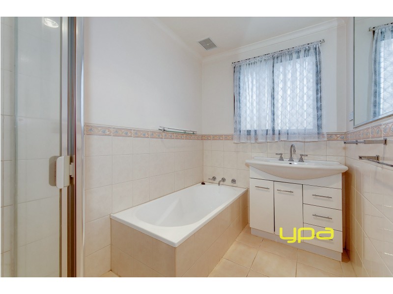 25 Darebin Court, Meadow Heights VIC 3048