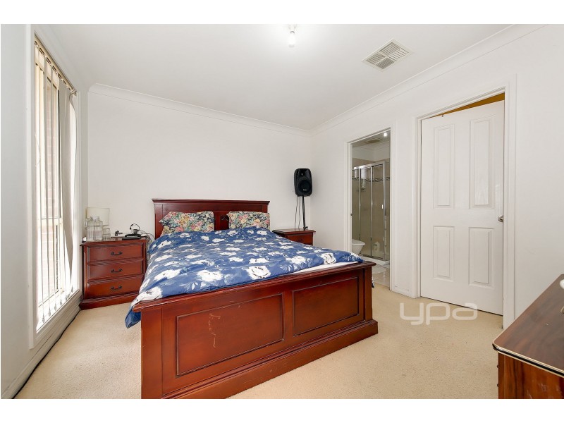 21/4-16 Melaleuca Drive, Meadow Heights VIC 3048