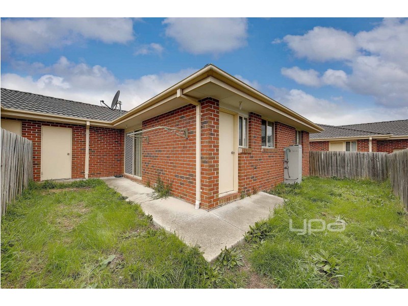 21/4-16 Melaleuca Drive, Meadow Heights VIC 3048