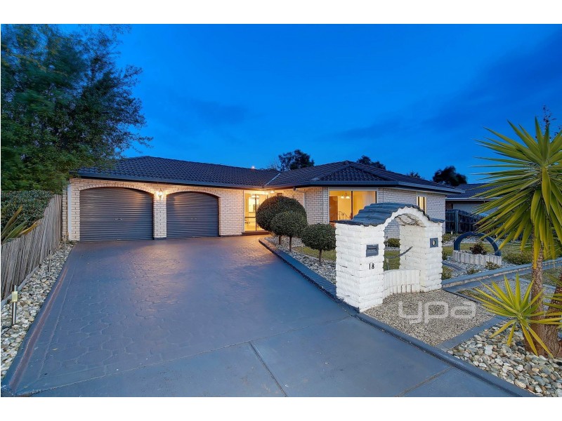 18 Pinnock Avenue, Roxburgh Park VIC 3064