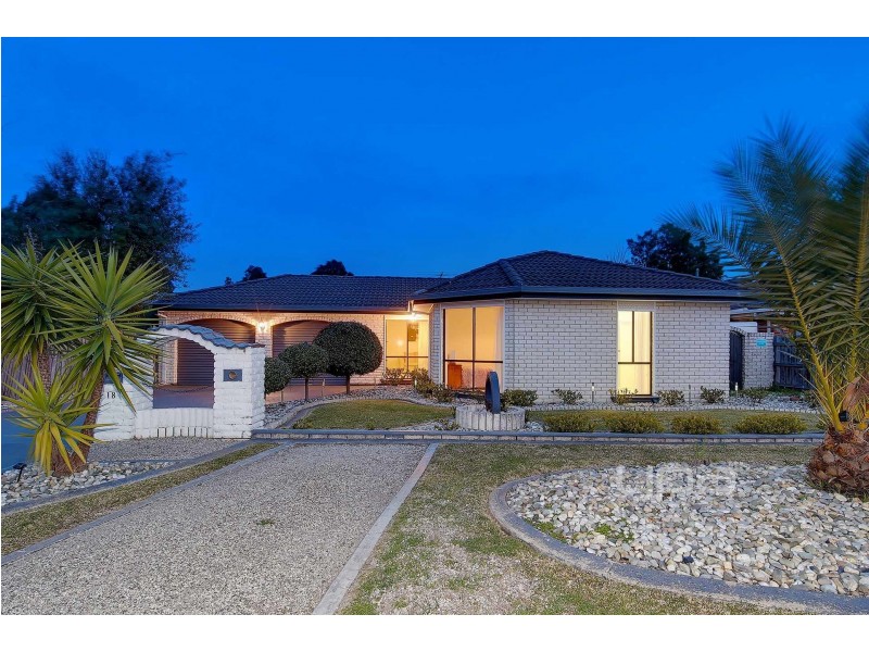 18 Pinnock Avenue, Roxburgh Park VIC 3064