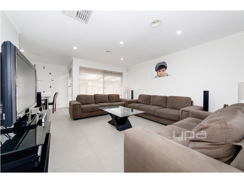 12 Morgan Court, Roxburgh Park VIC 3064