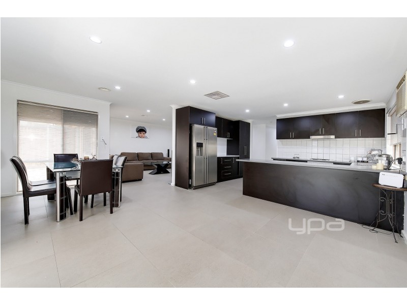 12 Morgan Court, Roxburgh Park VIC 3064