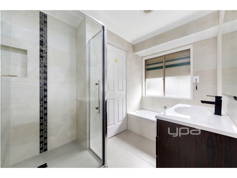 12 Morgan Court, Roxburgh Park VIC 3064