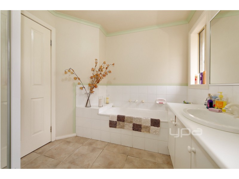 1 Elmwood Place, Craigieburn VIC 3064