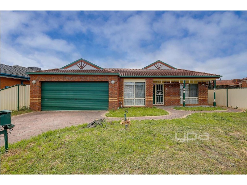 4 Lachlan Crescent, Roxburgh Park VIC 3064