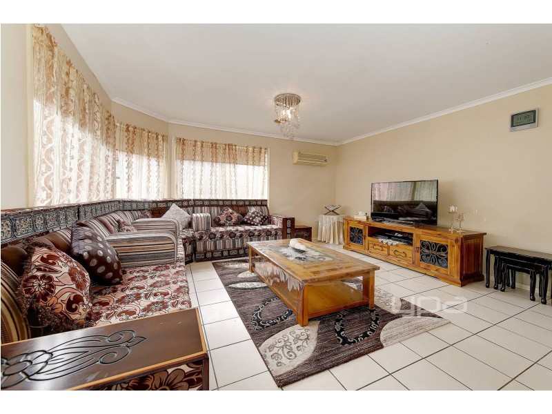 4 Lachlan Crescent, Roxburgh Park VIC 3064