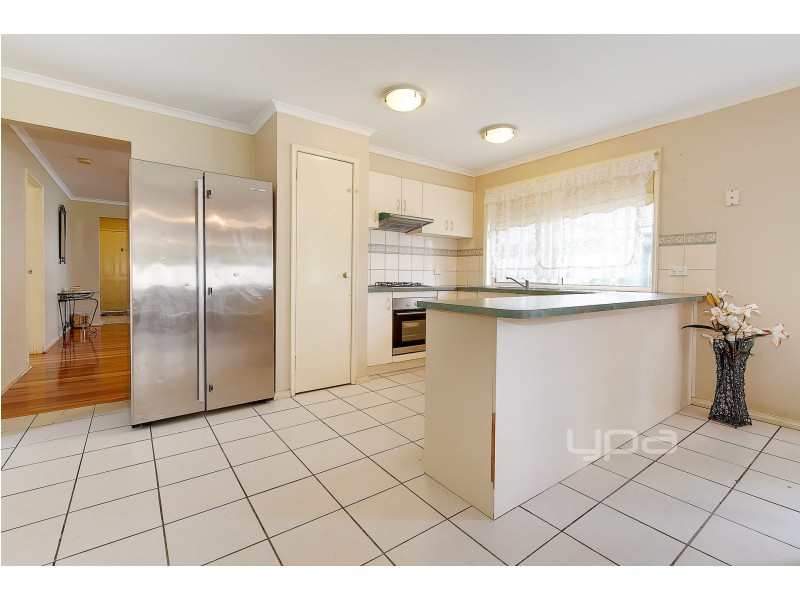 4 Lachlan Crescent, Roxburgh Park VIC 3064
