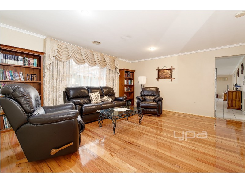 4 Lachlan Crescent, Roxburgh Park VIC 3064