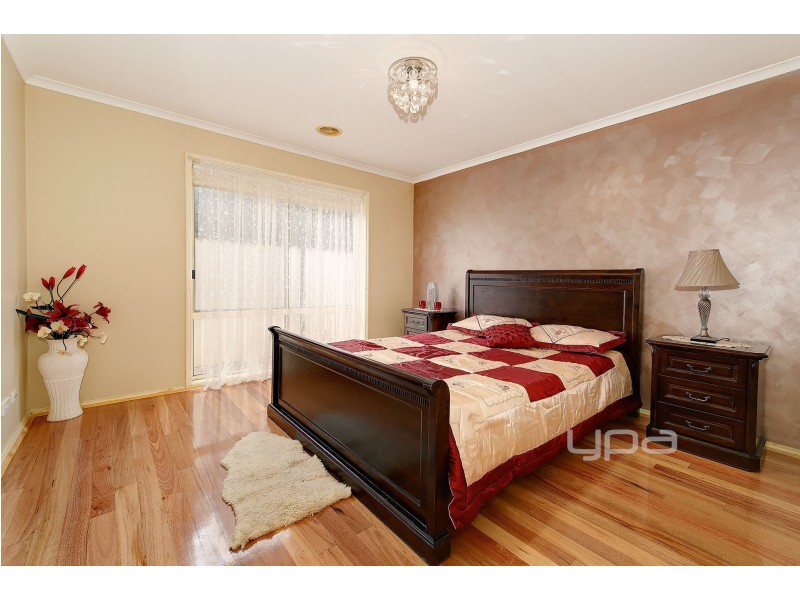 4 Lachlan Crescent, Roxburgh Park VIC 3064