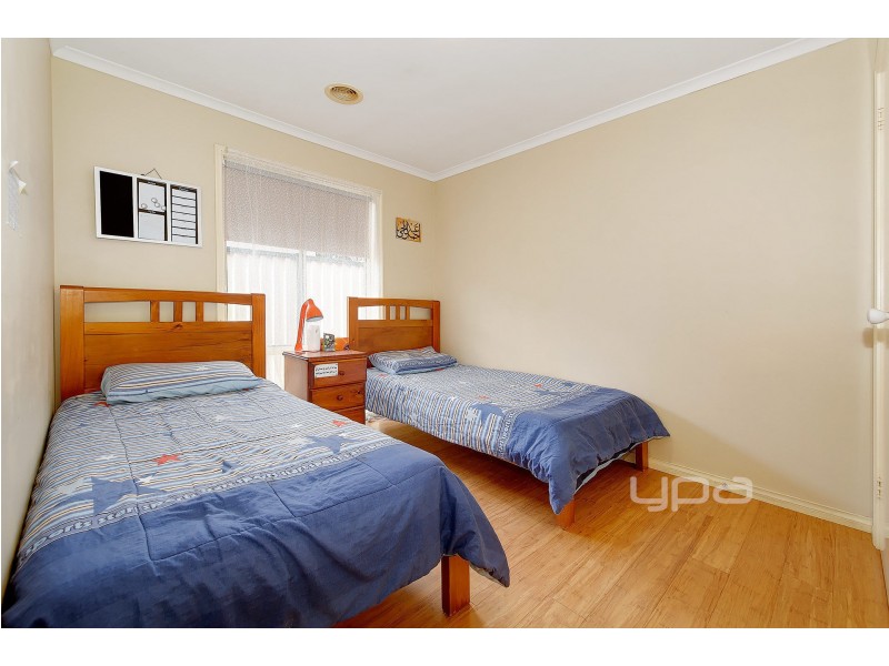 4 Lachlan Crescent, Roxburgh Park VIC 3064