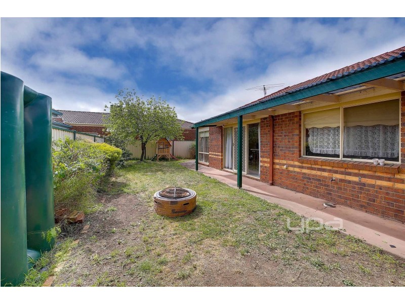 4 Lachlan Crescent, Roxburgh Park VIC 3064
