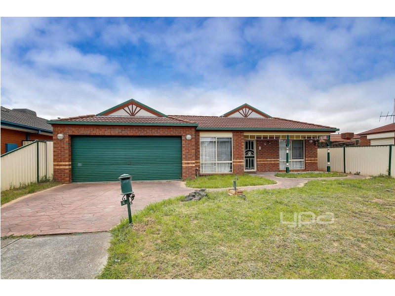 4 Lachlan Crescent, Roxburgh Park VIC 3064