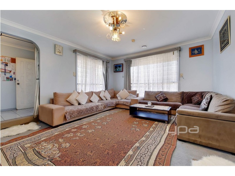 53 Ashleigh Crescent, Meadow Heights VIC 3048