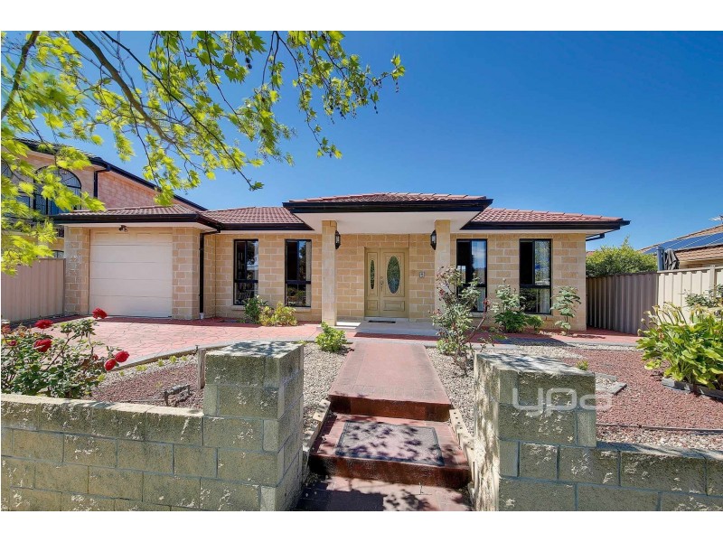 40 Lockwood Drive, Roxburgh Park VIC 3064