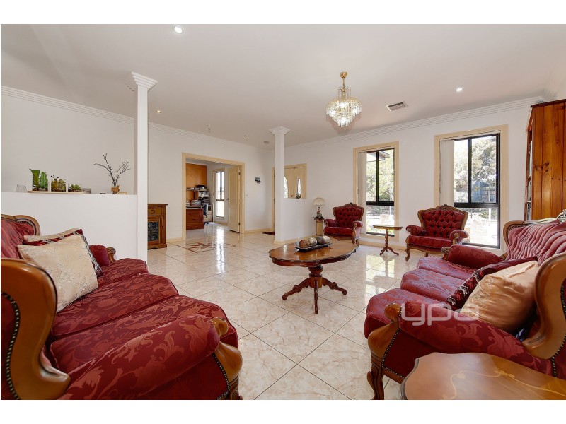 40 Lockwood Drive, Roxburgh Park VIC 3064