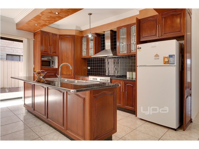 40 Lockwood Drive, Roxburgh Park VIC 3064