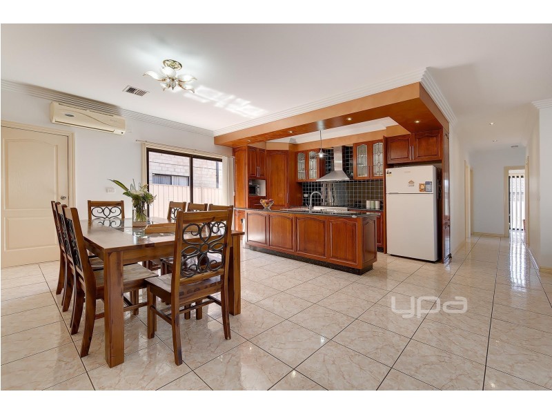 40 Lockwood Drive, Roxburgh Park VIC 3064