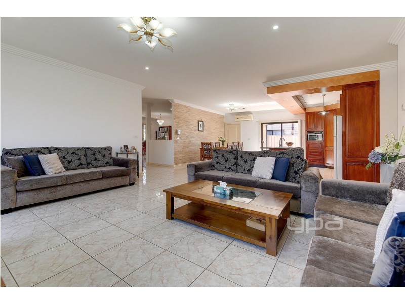 40 Lockwood Drive, Roxburgh Park VIC 3064