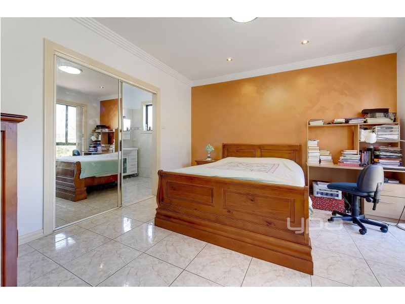 40 Lockwood Drive, Roxburgh Park VIC 3064