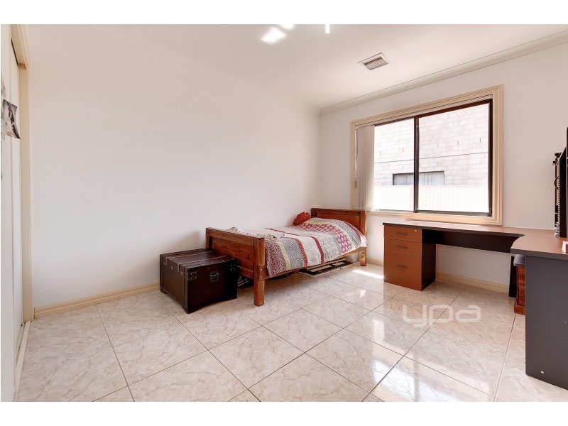 40 Lockwood Drive, Roxburgh Park VIC 3064