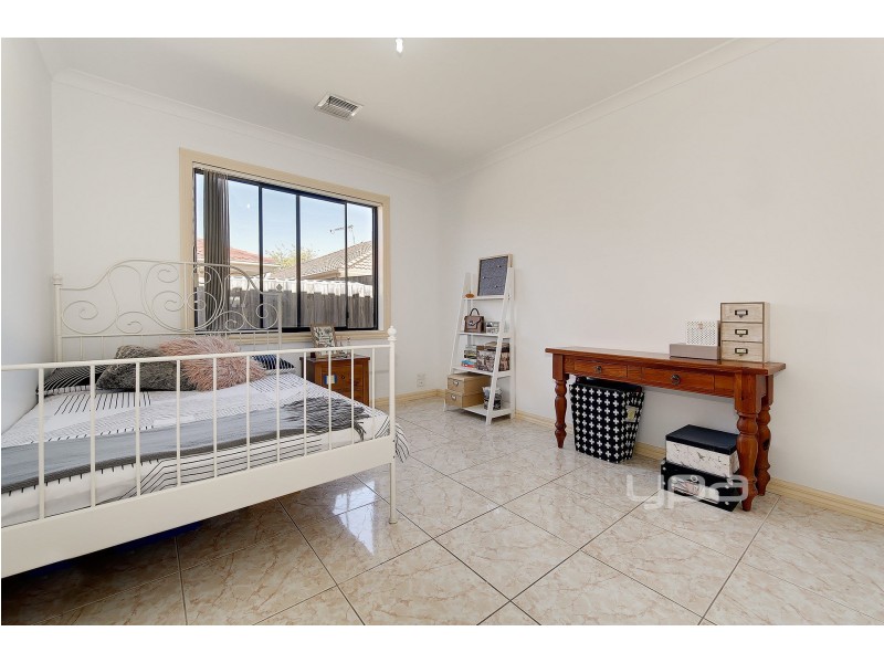 40 Lockwood Drive, Roxburgh Park VIC 3064