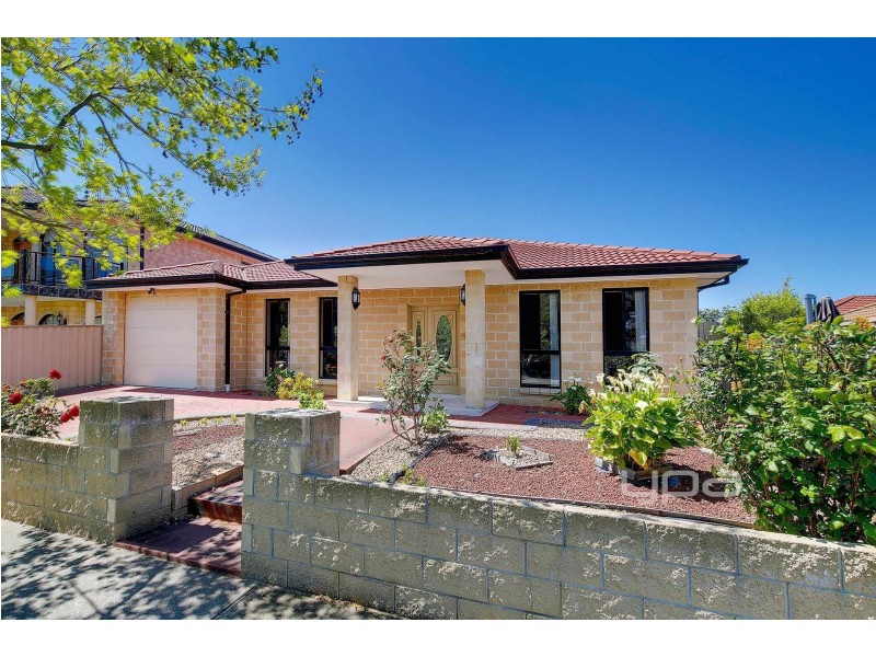 40 Lockwood Drive, Roxburgh Park VIC 3064