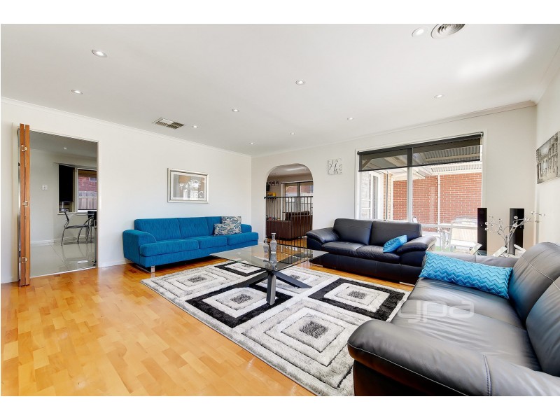 1/38 Mitchell Crescent, Meadow Heights VIC 3048