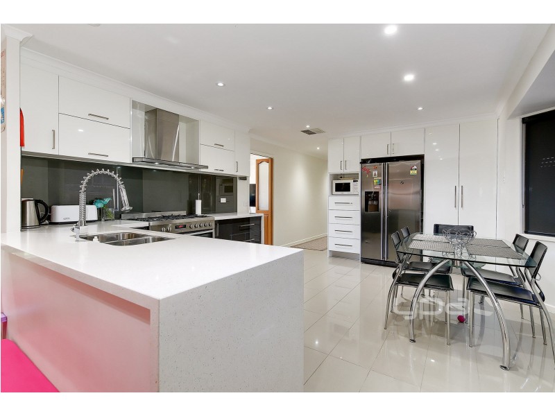 1/38 Mitchell Crescent, Meadow Heights VIC 3048