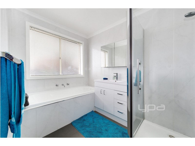 23 Lincolne Crescent, Roxburgh Park VIC 3064