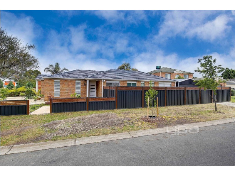 23 Lincolne Crescent, Roxburgh Park VIC 3064