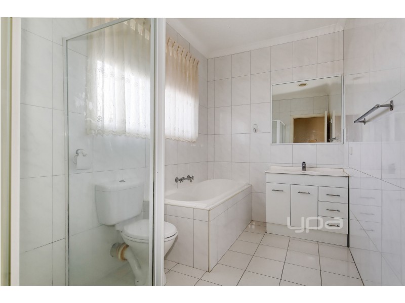 2/16 Ortolan Avenue, Broadmeadows VIC 3047