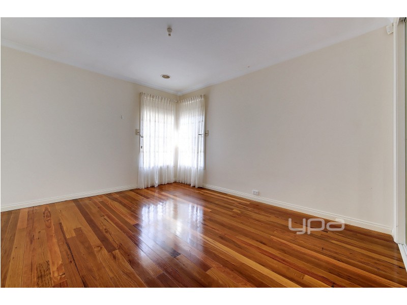 2/16 Ortolan Avenue, Broadmeadows VIC 3047