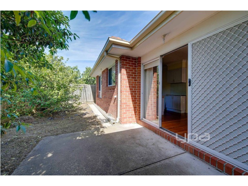 2/16 Ortolan Avenue, Broadmeadows VIC 3047