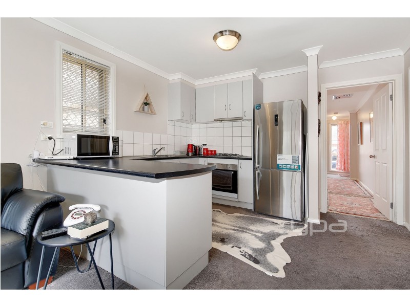 27/4-16 Melaleuca Drive, Meadow Heights VIC 3048