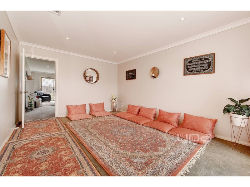 27/4-16 Melaleuca Drive, Meadow Heights VIC 3048