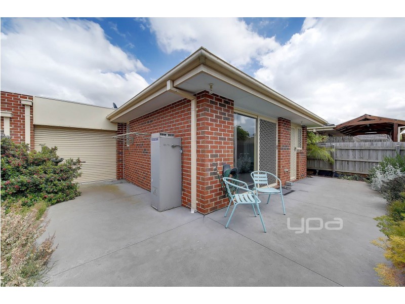 27/4-16 Melaleuca Drive, Meadow Heights VIC 3048