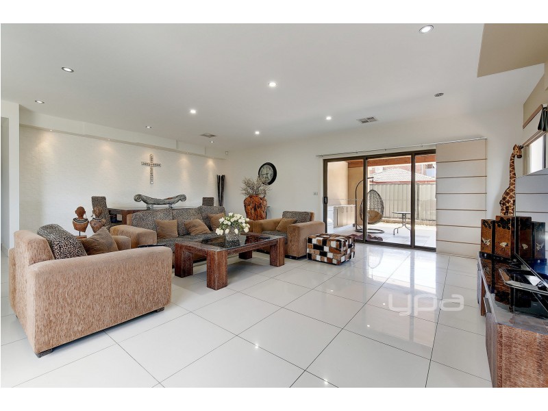 60 Biltmore  Crescent, Roxburgh Park VIC 3064