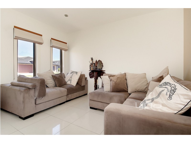 60 Biltmore  Crescent, Roxburgh Park VIC 3064