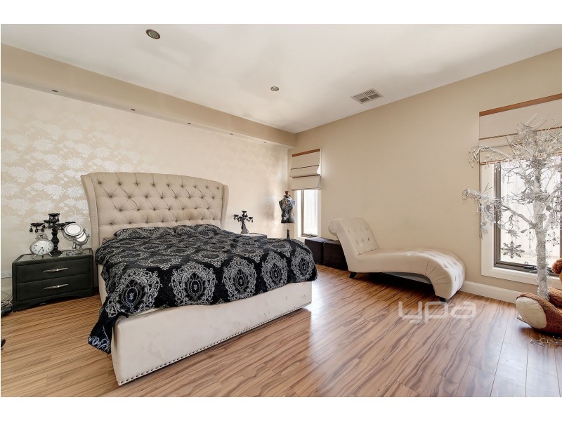 60 Biltmore  Crescent, Roxburgh Park VIC 3064