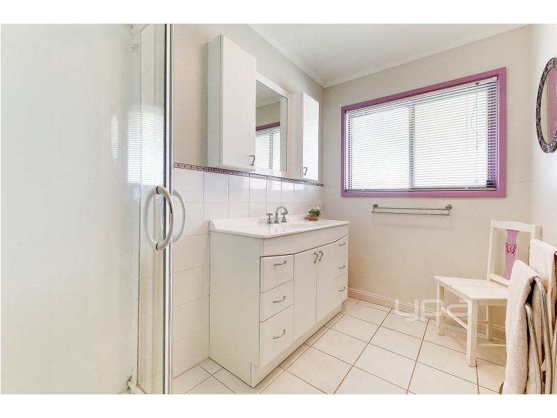 15 Canadian Court, Meadow Heights VIC 3048