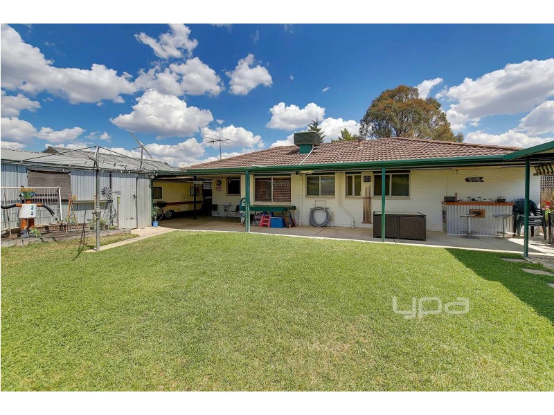 15 Canadian Court, Meadow Heights VIC 3048